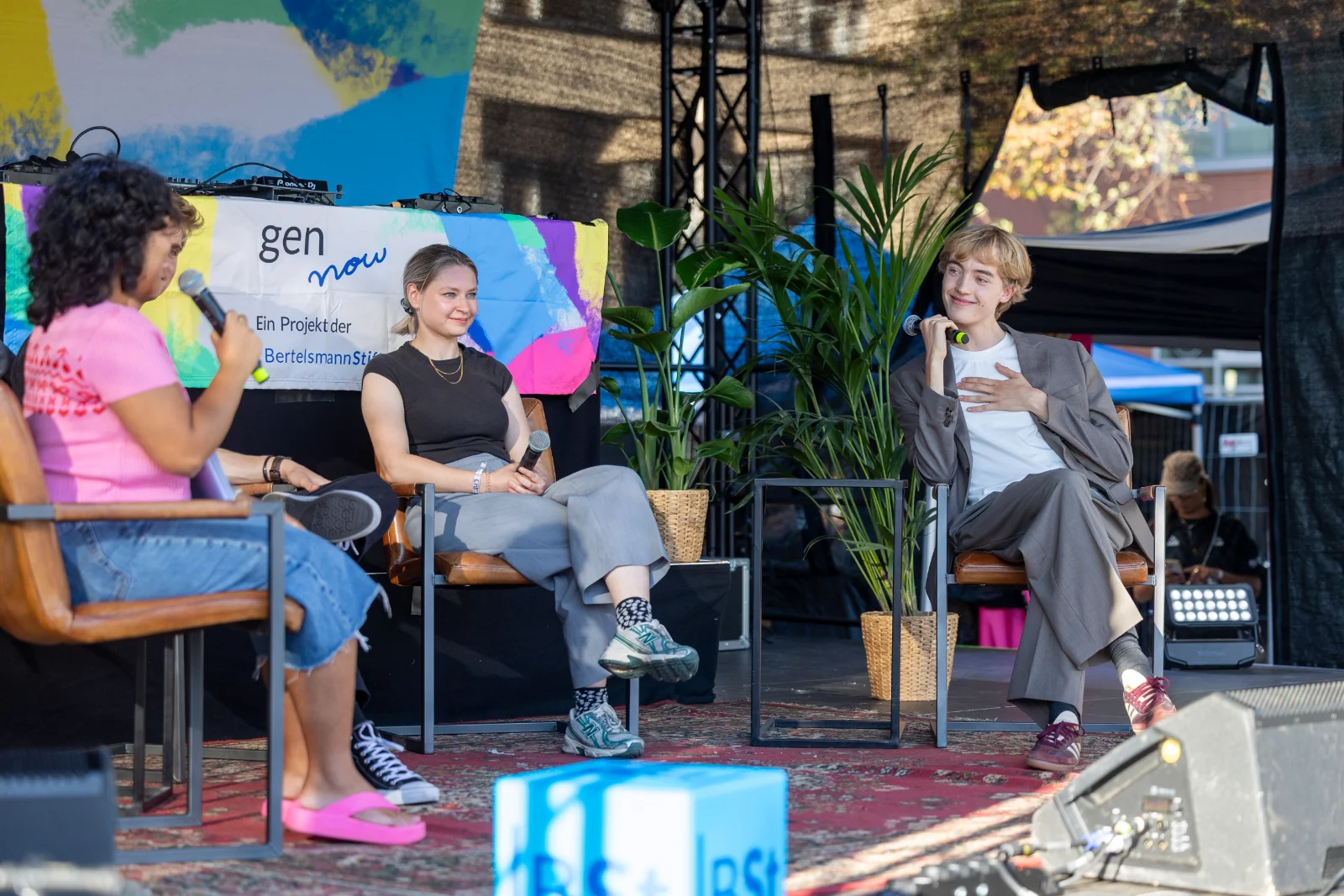 Georg Poensgen, Mental Health Advocate, im Bühnengespräch beim KOSMOS-Festival mit der Bertelsmann Stiftung