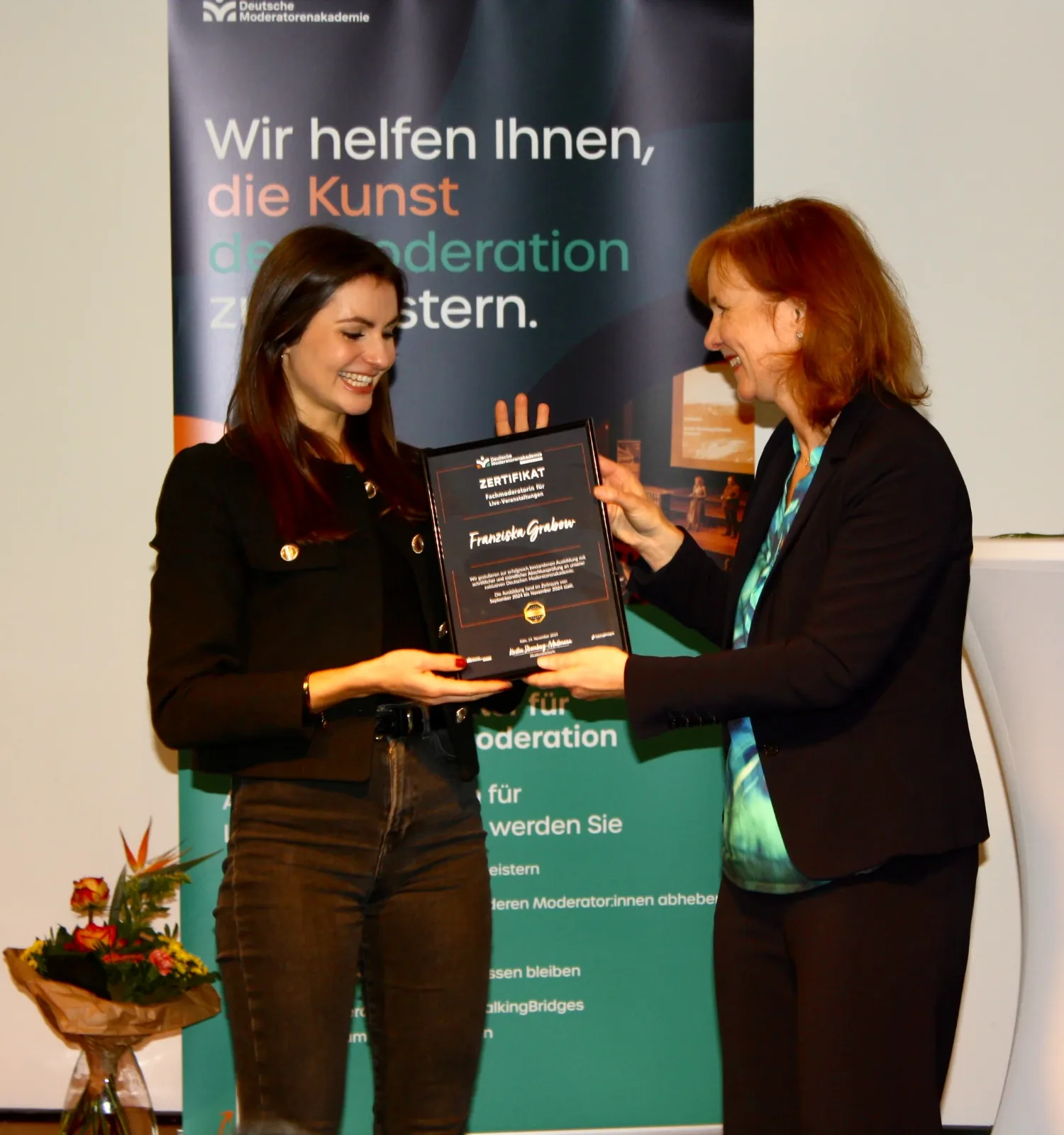 Franziska Grabow erhält das DMA-Zertifikat