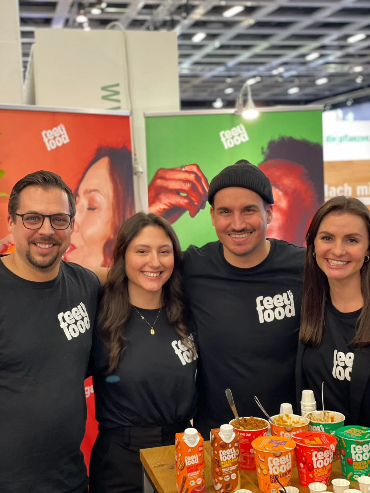 Franziska Grabow mit dem feelfood®-Team am Messestand